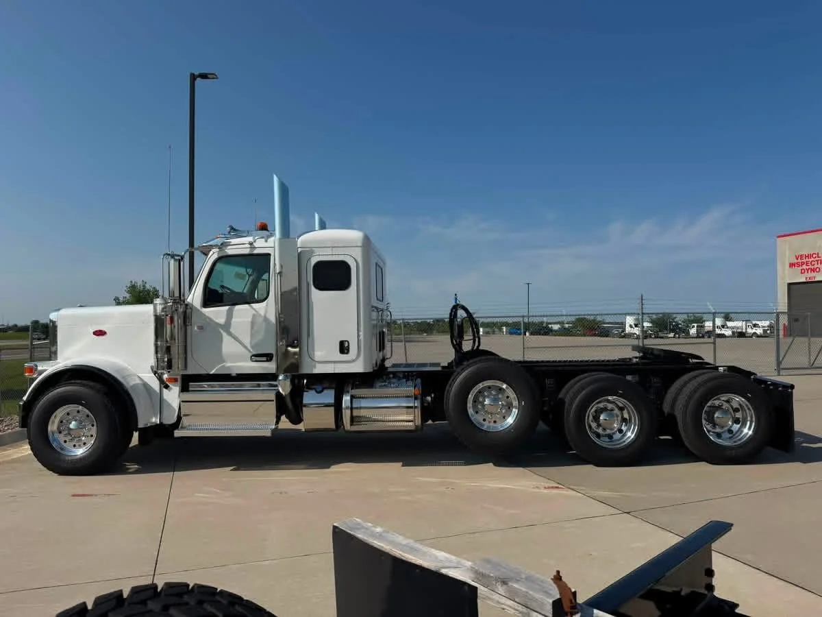 2027 Peterbilt 589 in Des Moines, IA — photo 8