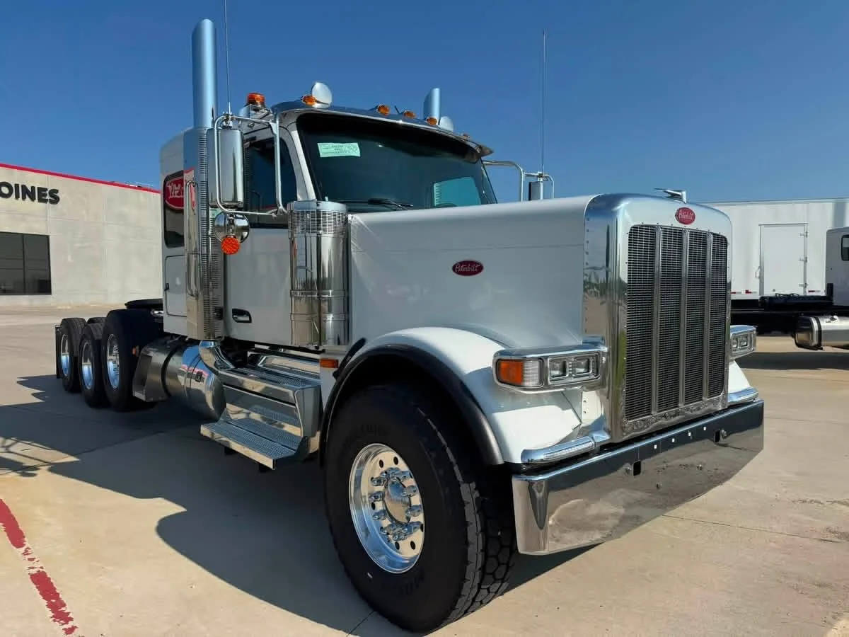 2027 Peterbilt 589 in Des Moines, IA — photo 3