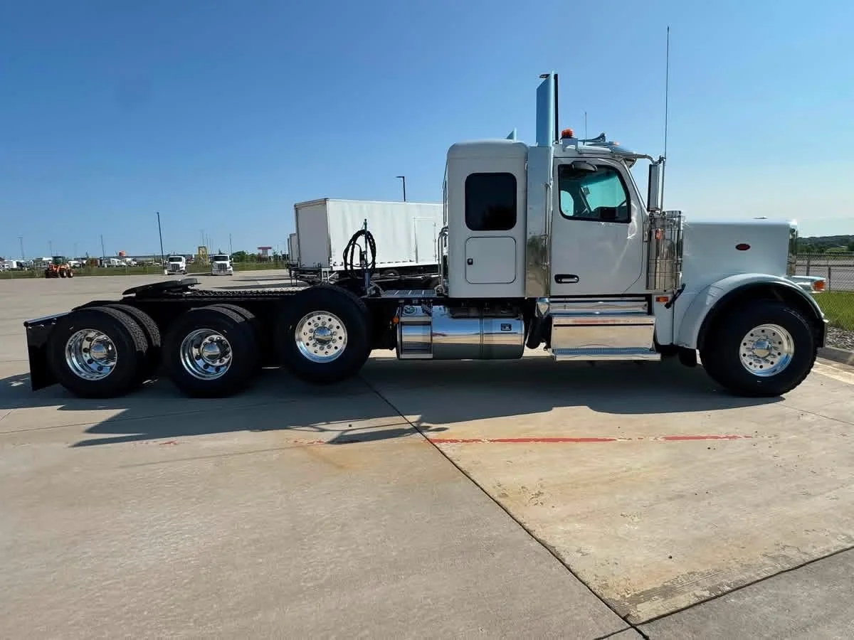 2027 Peterbilt 589 in Des Moines, IA — photo 4