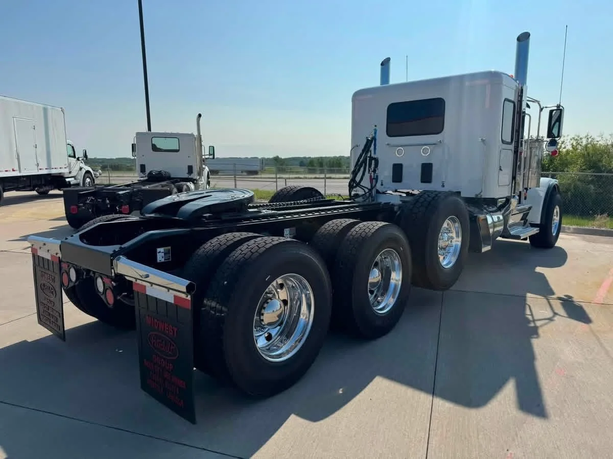 2027 Peterbilt 589 in Des Moines, IA — photo 5