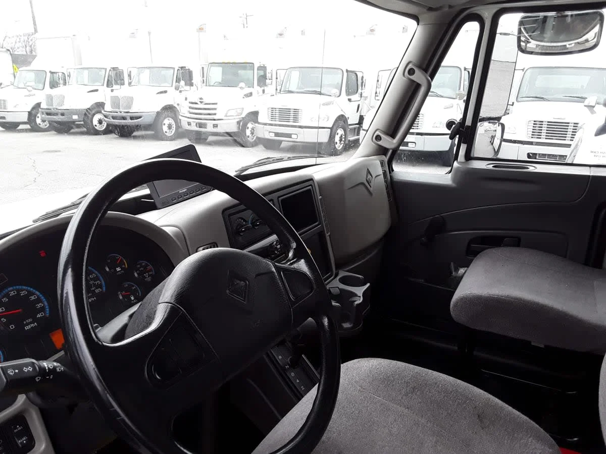 2019 International 4300 - image 7