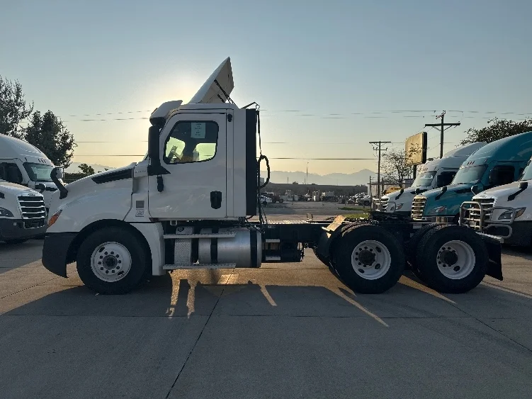 2020 Freightliner Cascadia in Salt Lake City, UT — photo 4