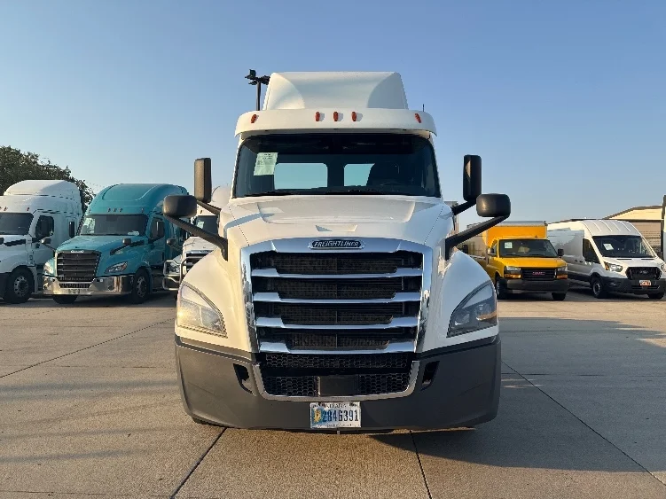 2020 Freightliner Cascadia in Salt Lake City, UT — photo 2