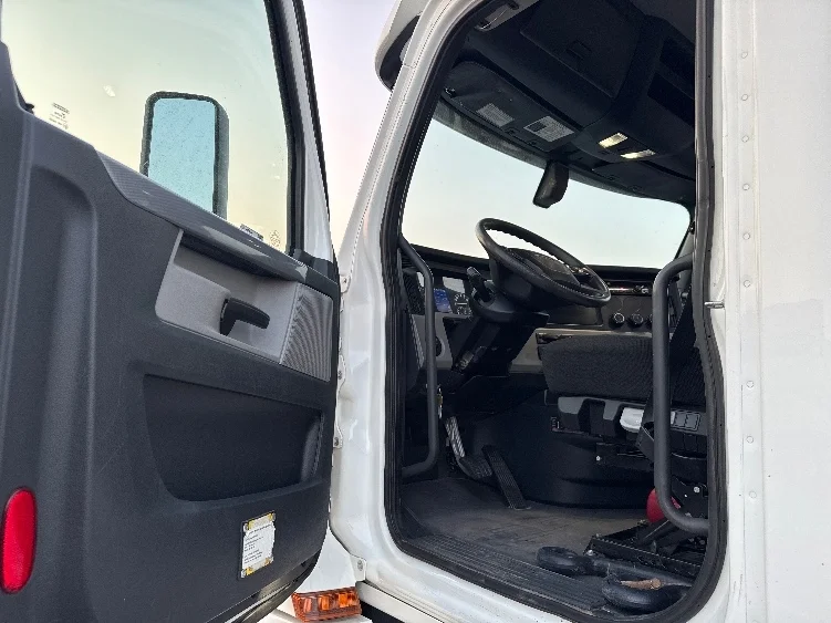 2020 Freightliner Cascadia in Salt Lake City, UT — photo 9