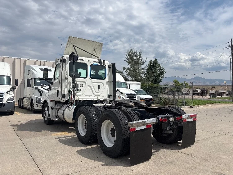 2020 Freightliner Cascadia in Salt Lake City, UT — photo 5