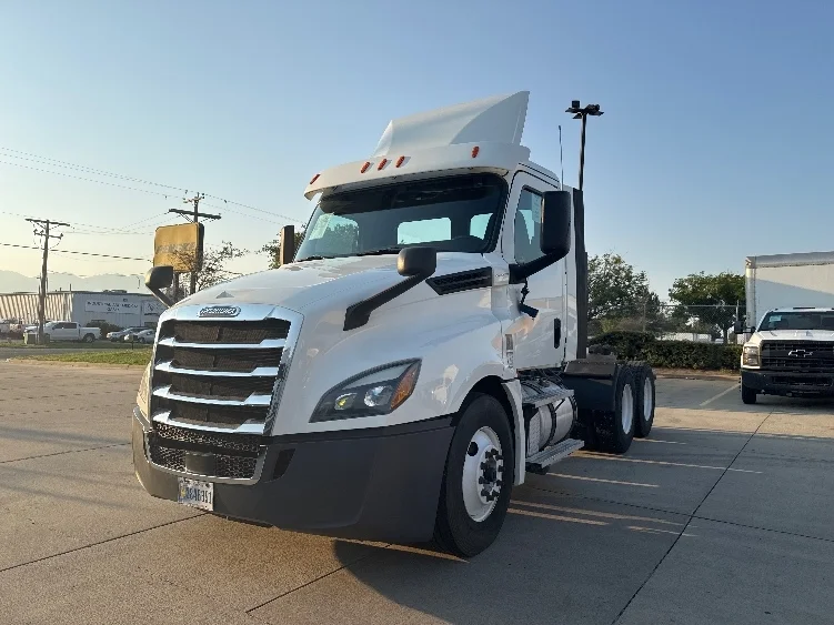 2020 Freightliner Cascadia in Salt Lake City, UT — photo 3