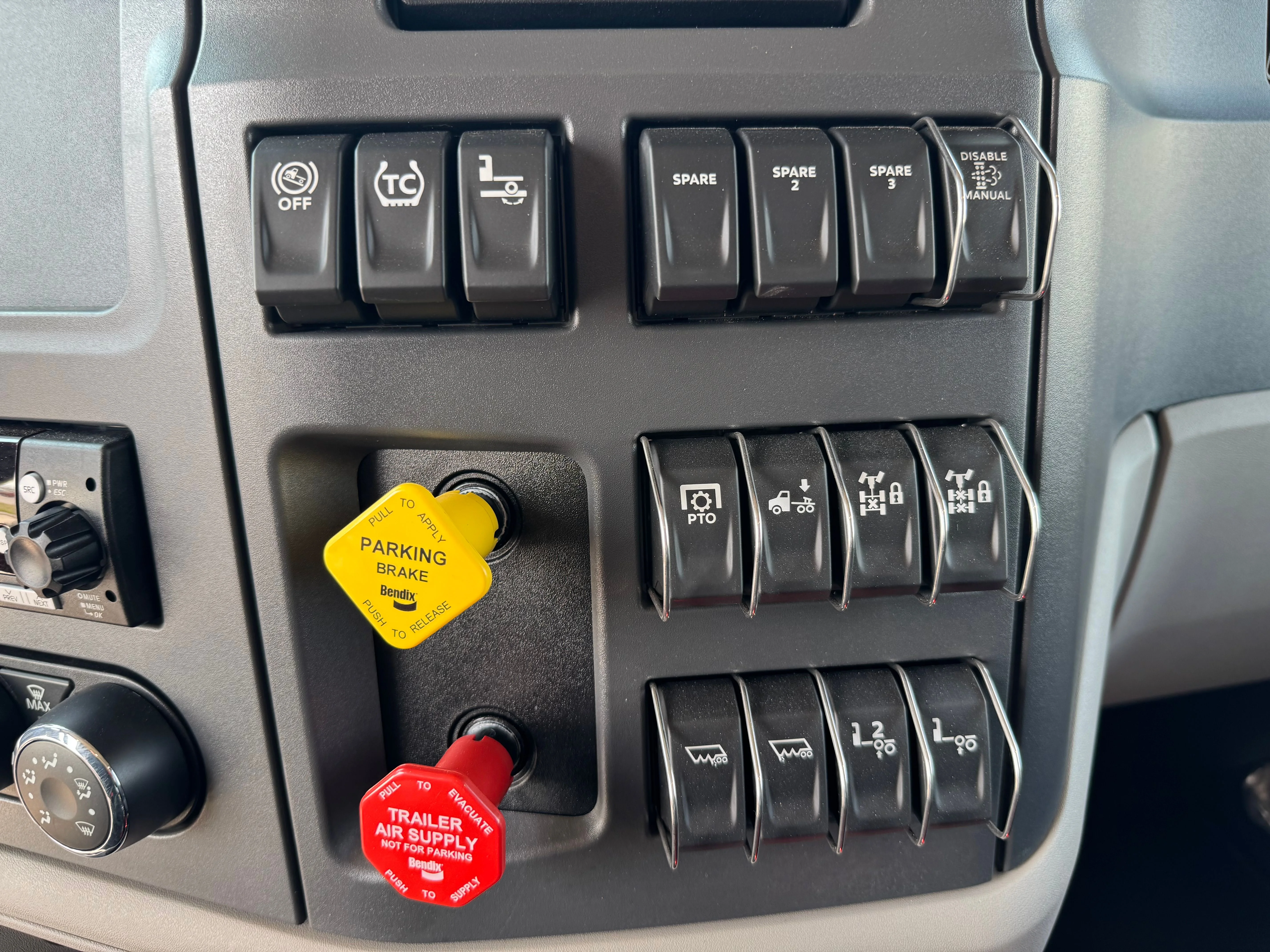 2025 Peterbilt 567 - image 14