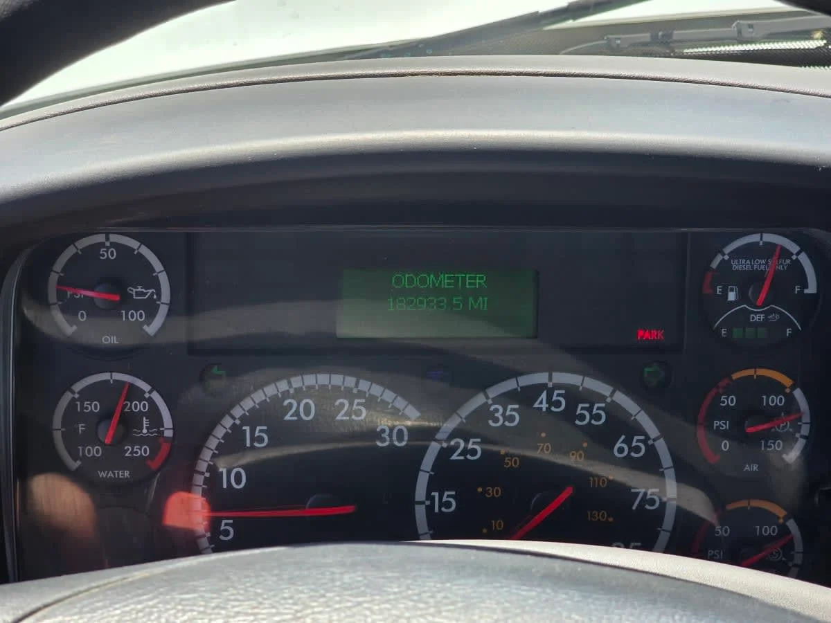 2016 Freightliner M2 106 - image 12