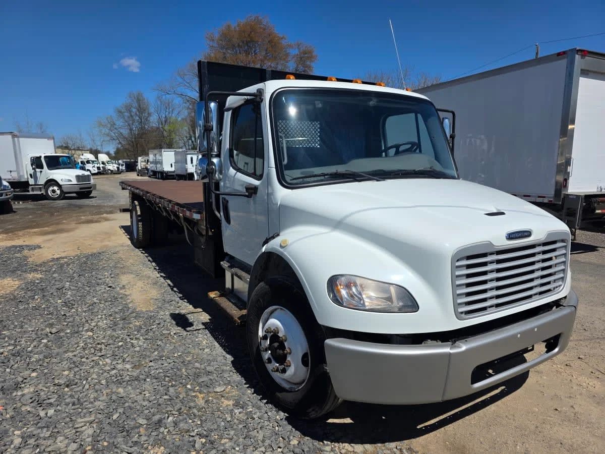 2016 Freightliner M2 106 - image 3