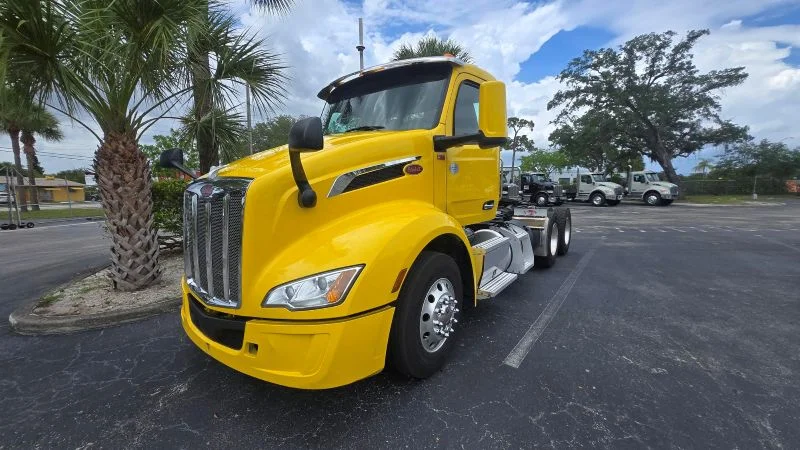 2024 Peterbilt 579 in Fort Lauderdale, FL — photo 2