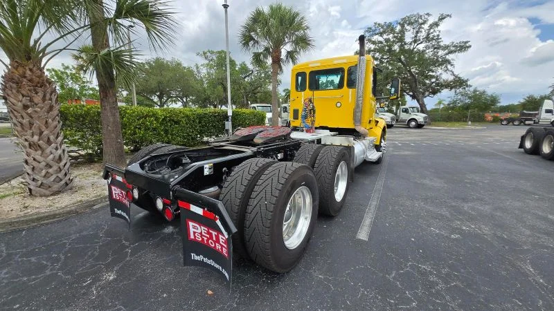 2024 Peterbilt 579 in Fort Lauderdale, FL — photo 9