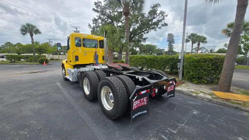2024 Peterbilt 579 in Fort Lauderdale, FL — photo 8