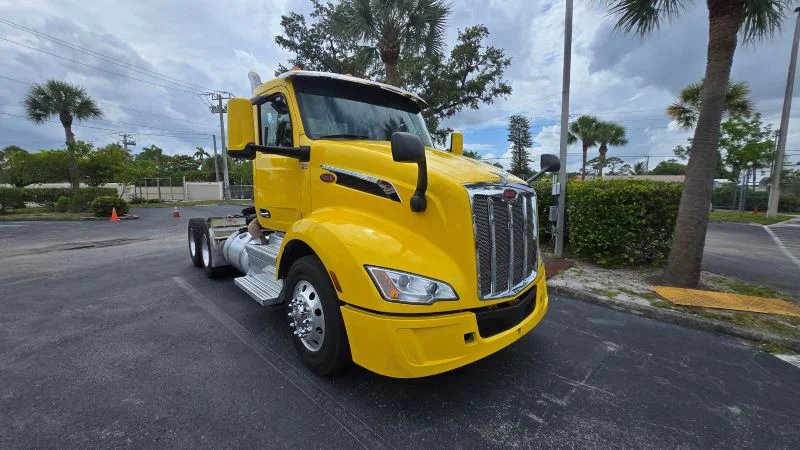 2024 Peterbilt 579 in Fort Lauderdale, FL — photo 3
