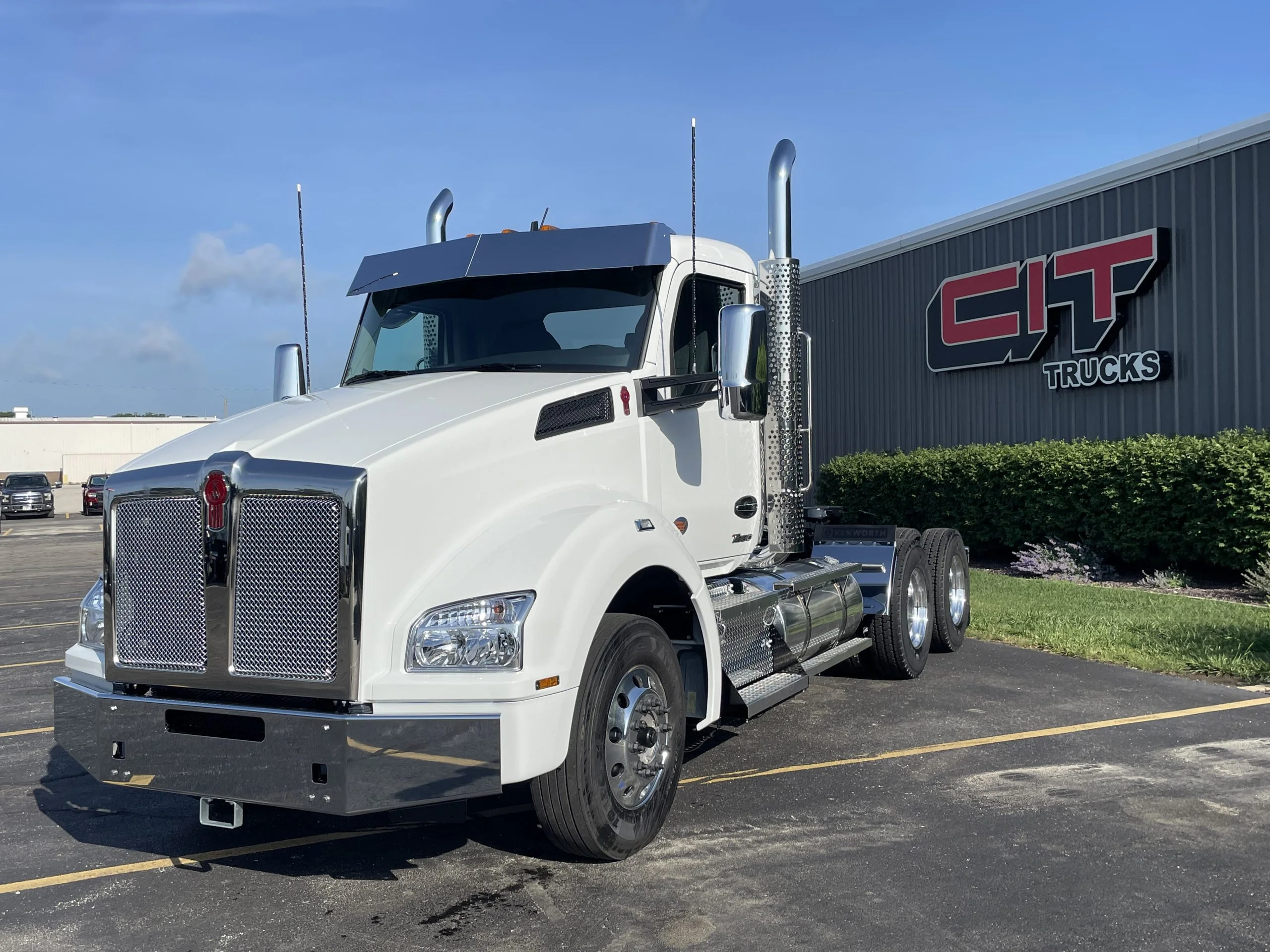 2027 Kenworth T880