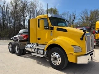 2020 Kenworth T880 - image 2