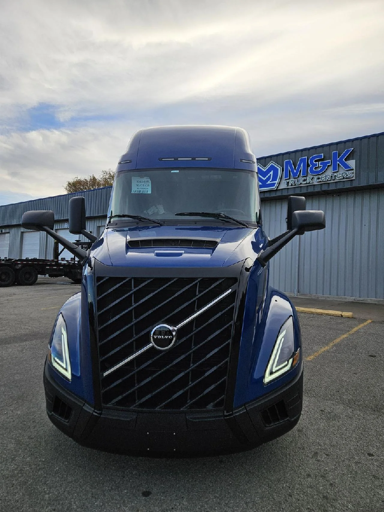 2026 Volvo VNL 860 in West Newton, PA — photo 2