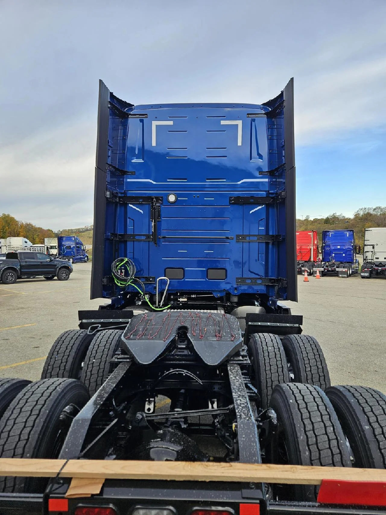 2026 Volvo VNL 860 in West Newton, PA — photo 4