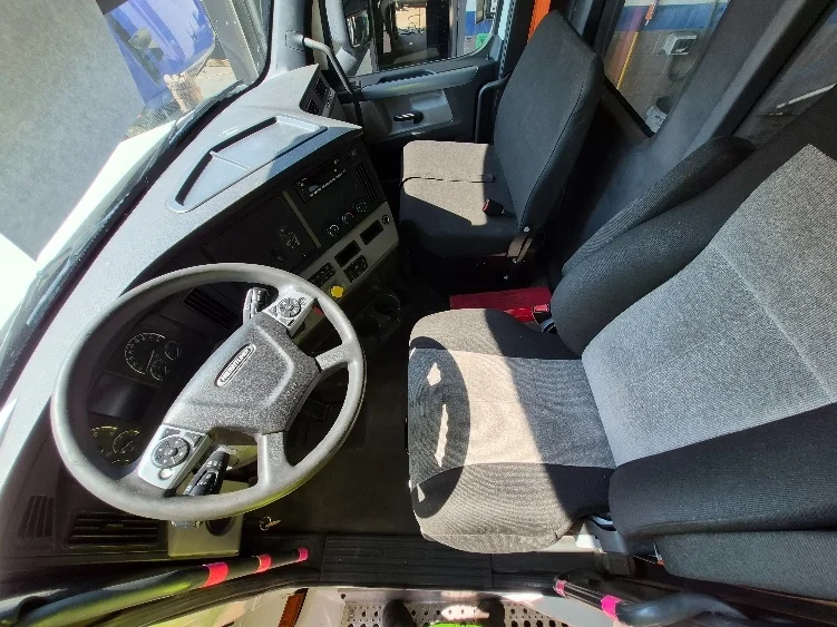 2022 Freightliner Cascadia in Harrisburg, PA — photo 10