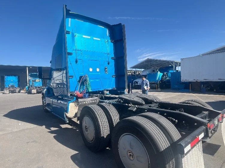 2020 International LT - image 5