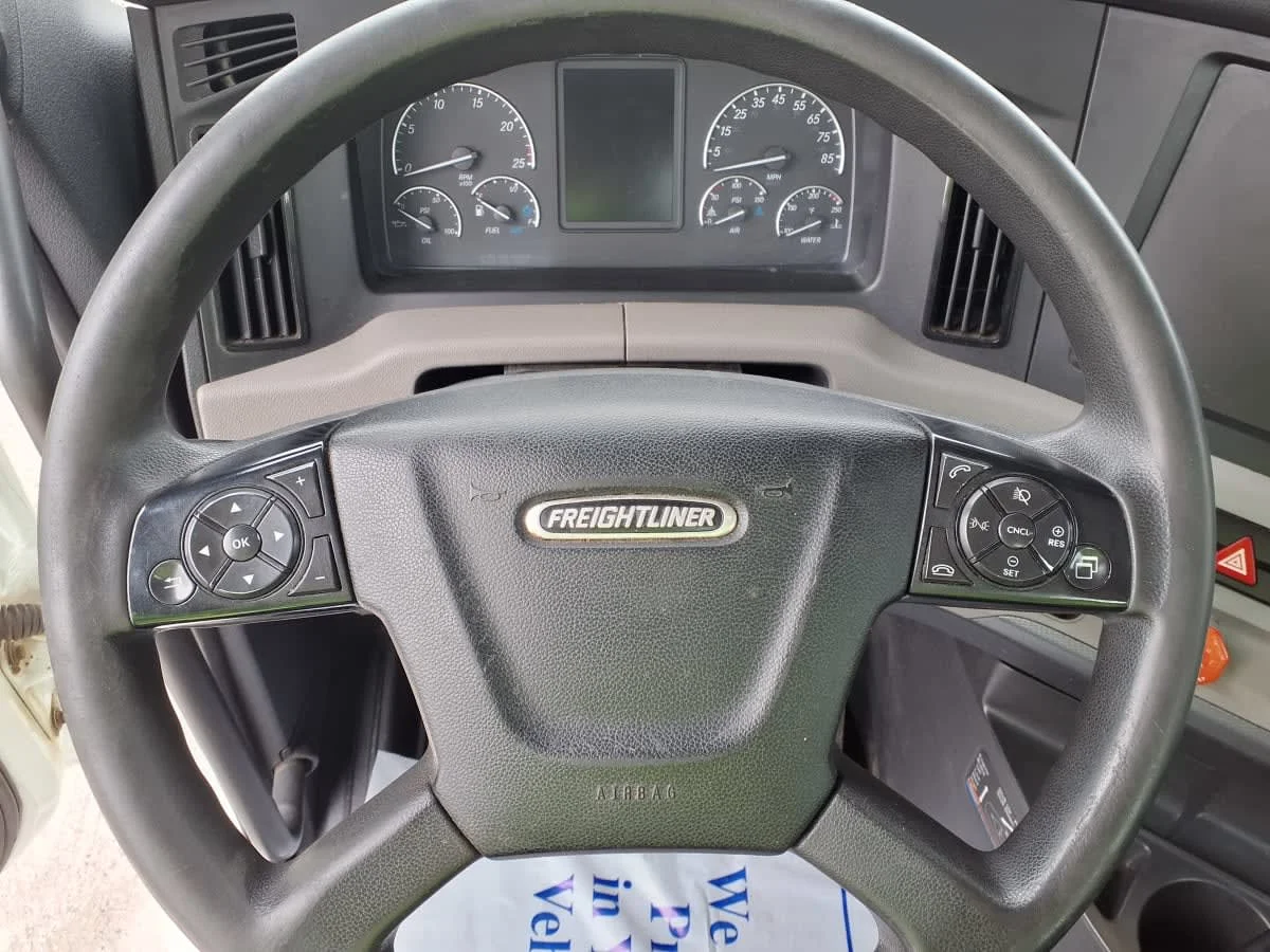 2020 Freightliner Cascadia - image 10