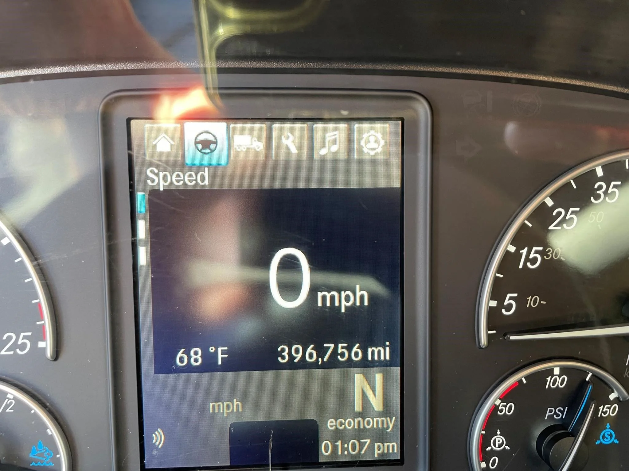 2021 Freightliner Cascadia in Louisville, KY — photo 9