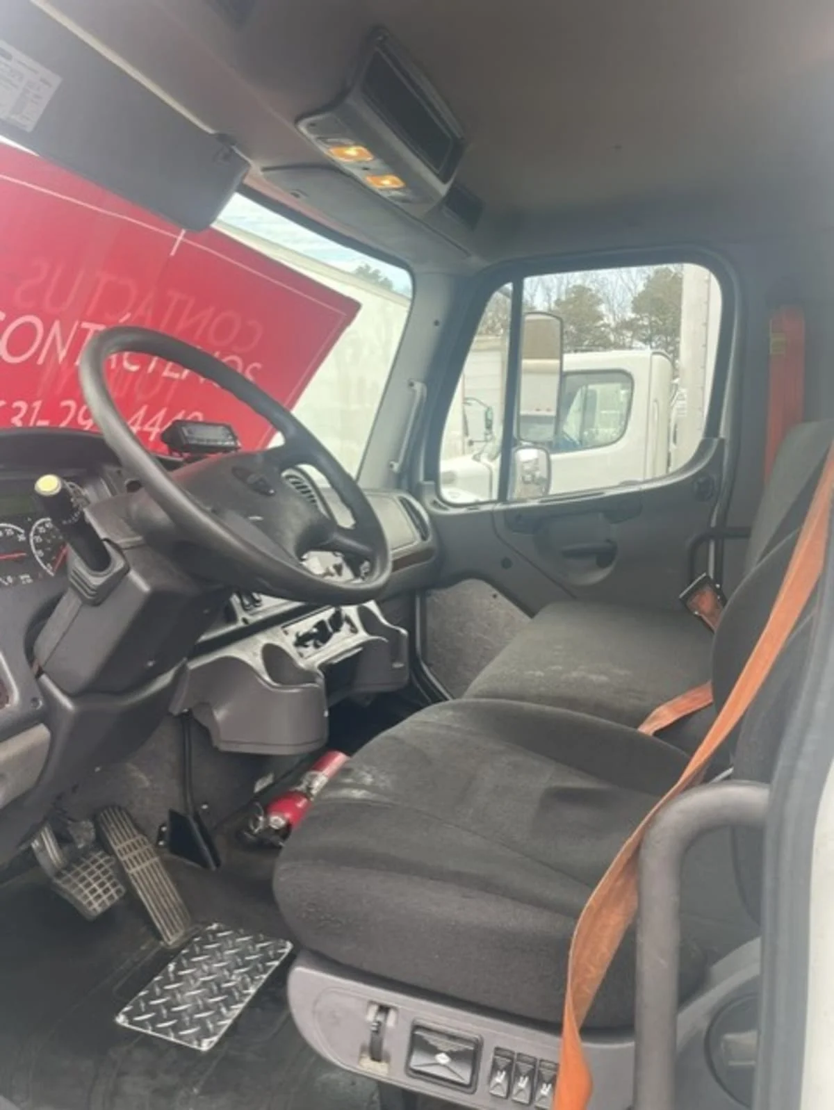 2020 Freightliner M2 106 in Farmingdale, NY — photo 8