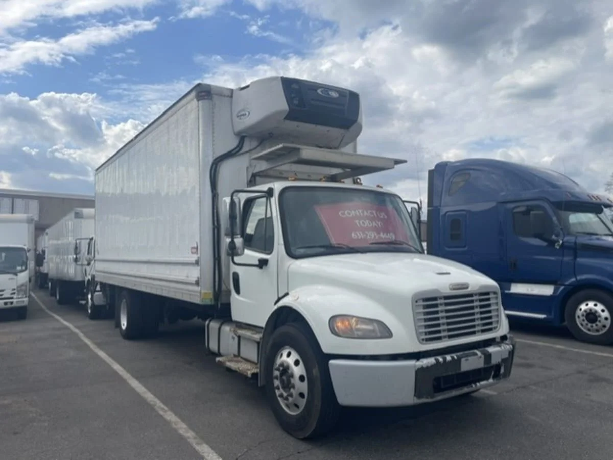 2020 Freightliner M2 106 in Farmingdale, NY — photo 3