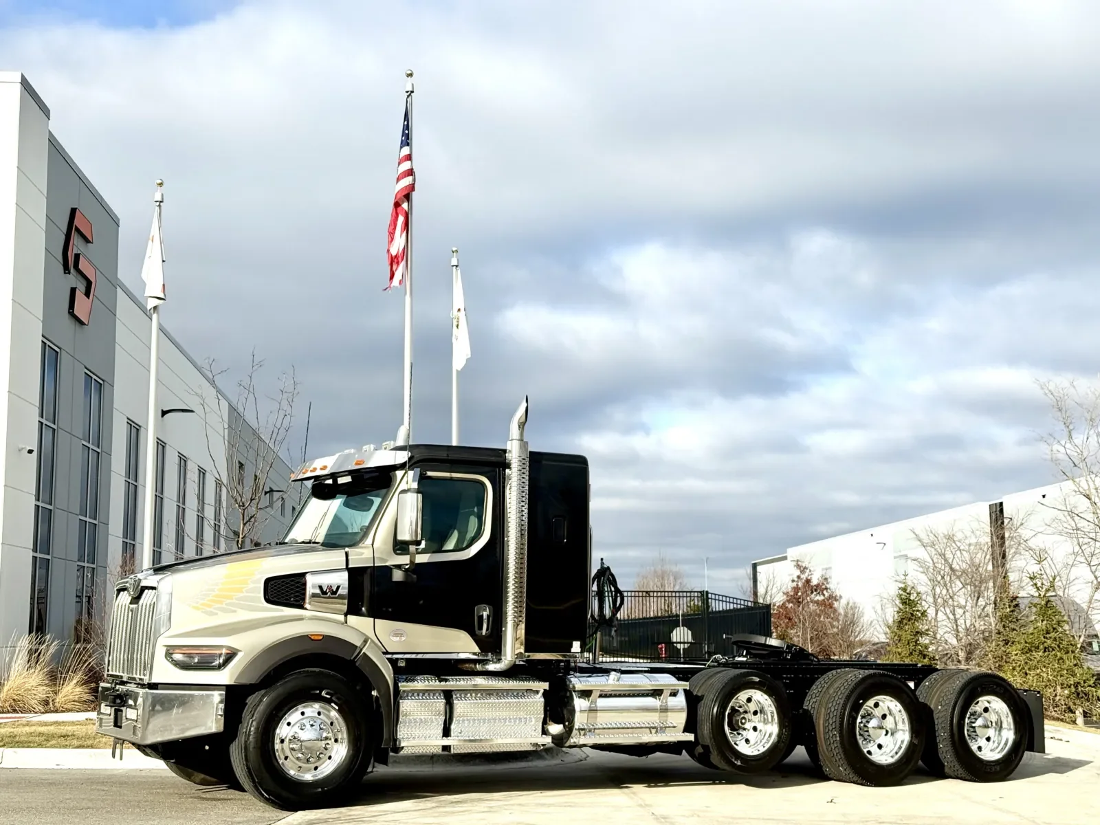 2023 Western Star 4900 in New Lenox, IL