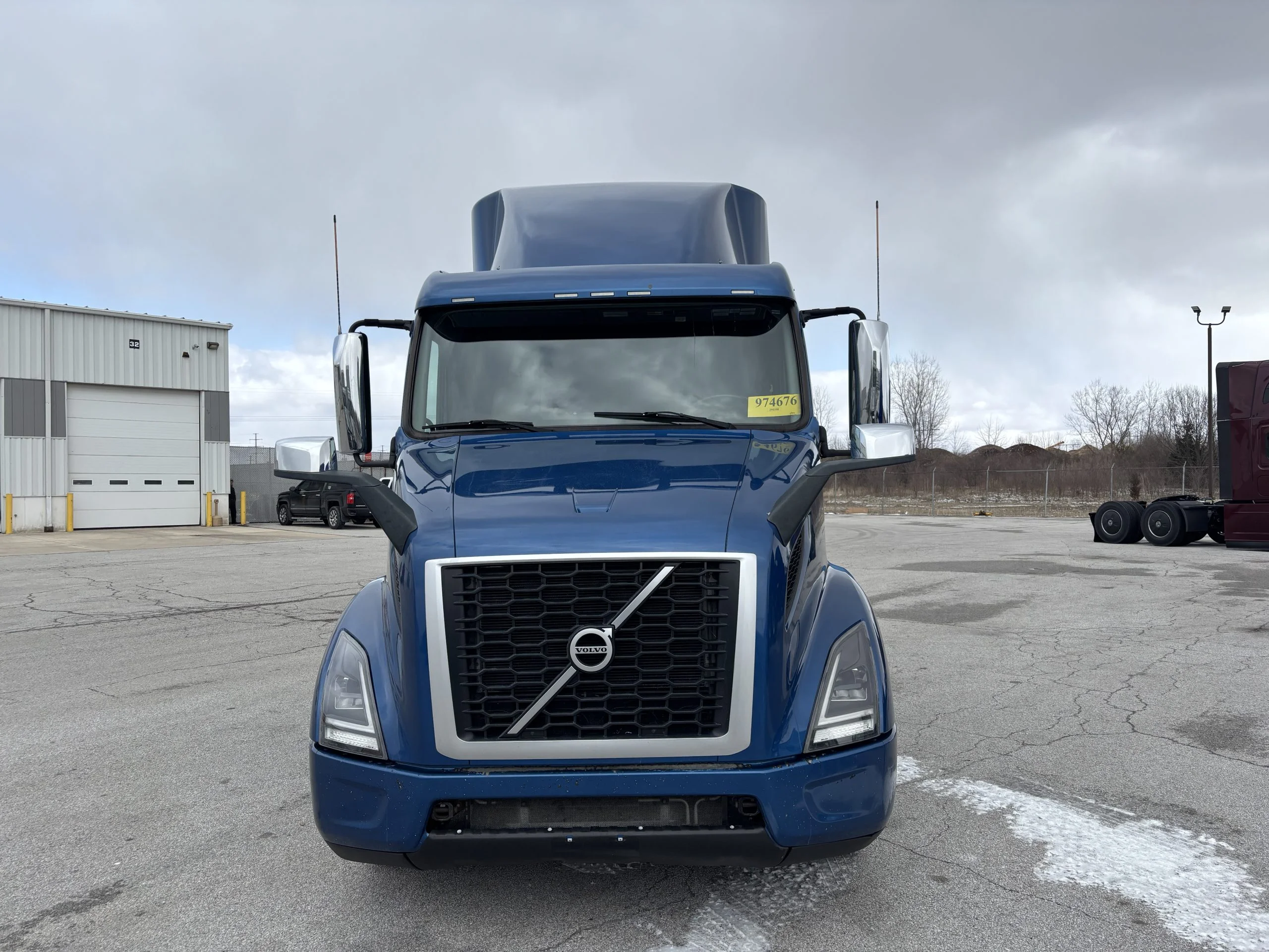 2023 Volvo VNR 640 - image 6