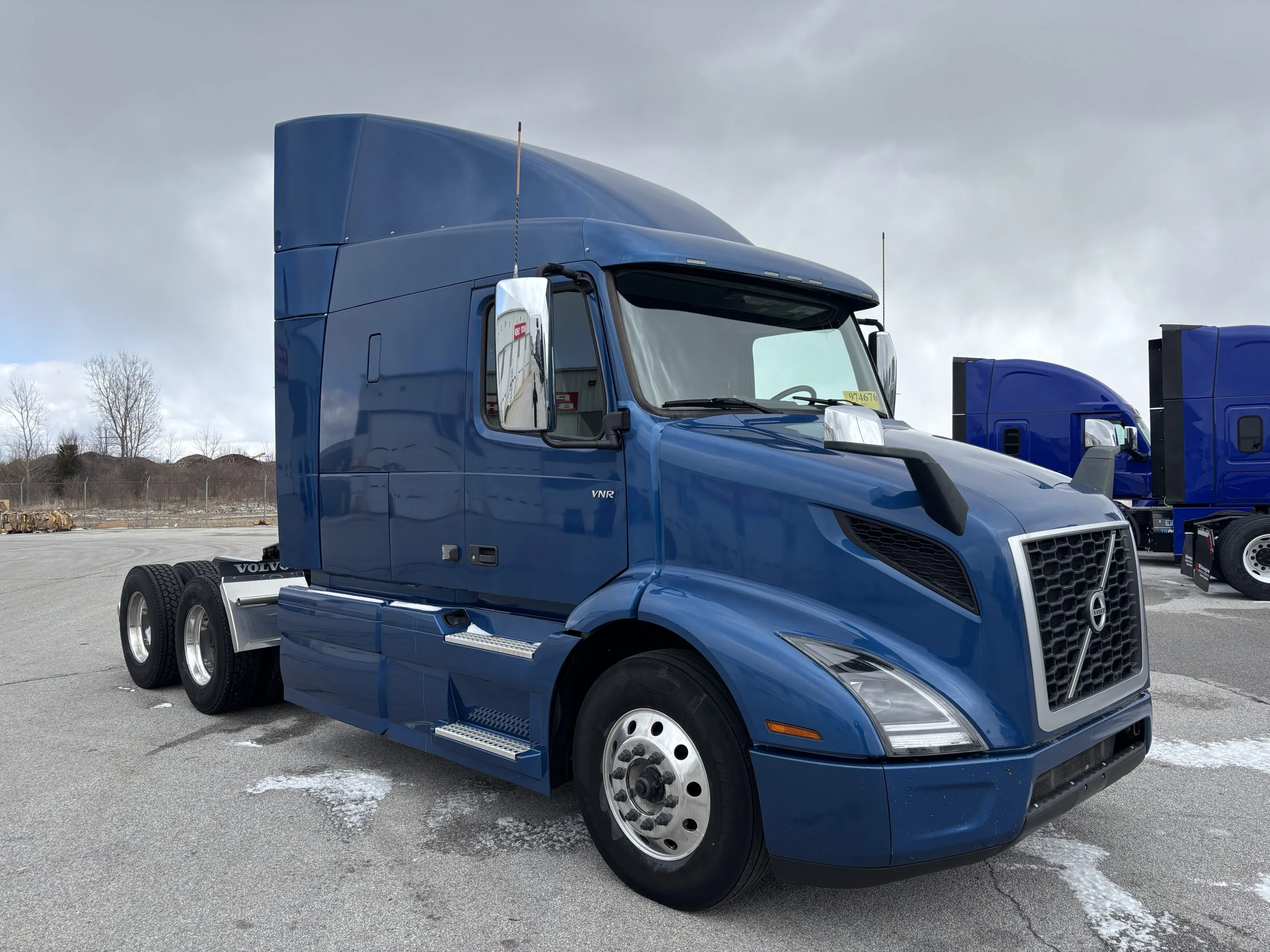 2023 Volvo VNR 640 - image 5