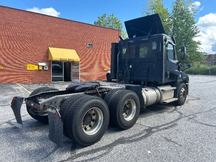 2020 Freightliner Cascadia - image 7