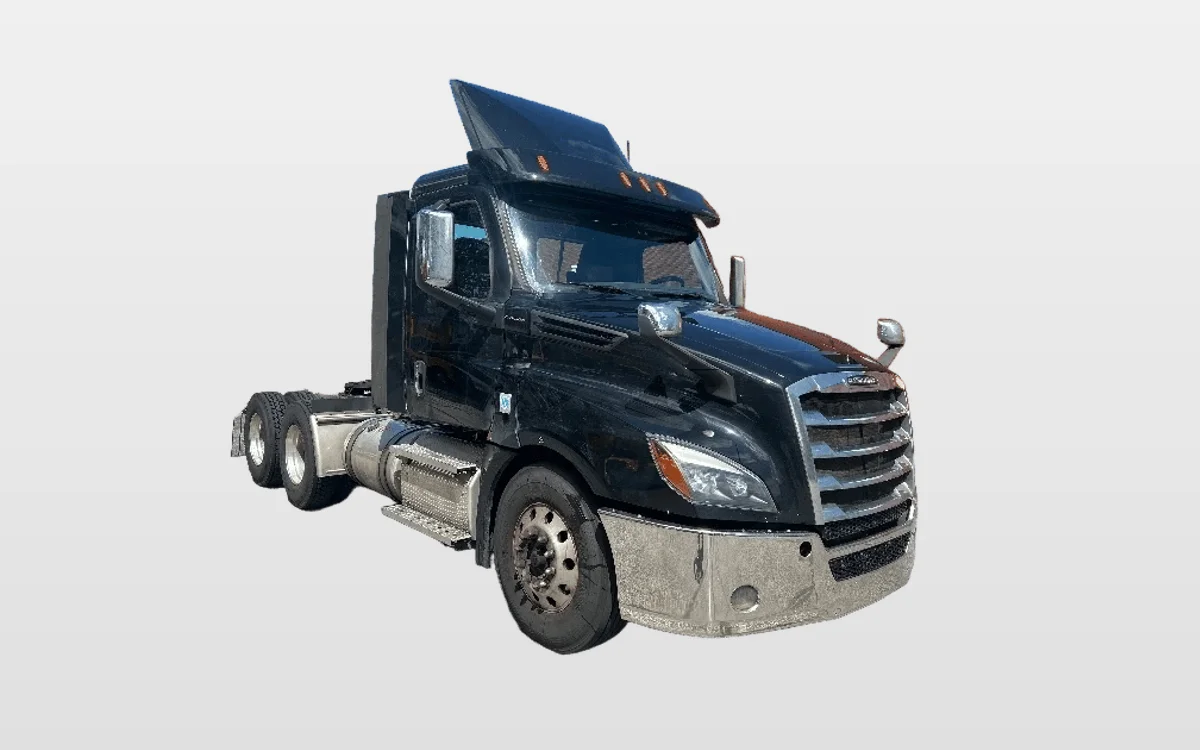 2020 Freightliner Cascadia - image 1