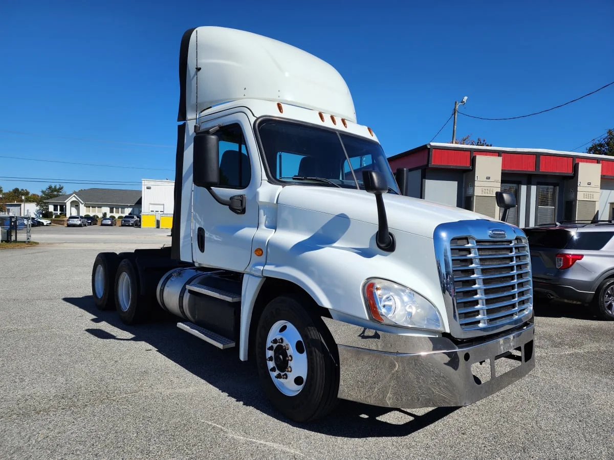 2017 Freightliner Cascadia in Greensboro, NC — photo 3