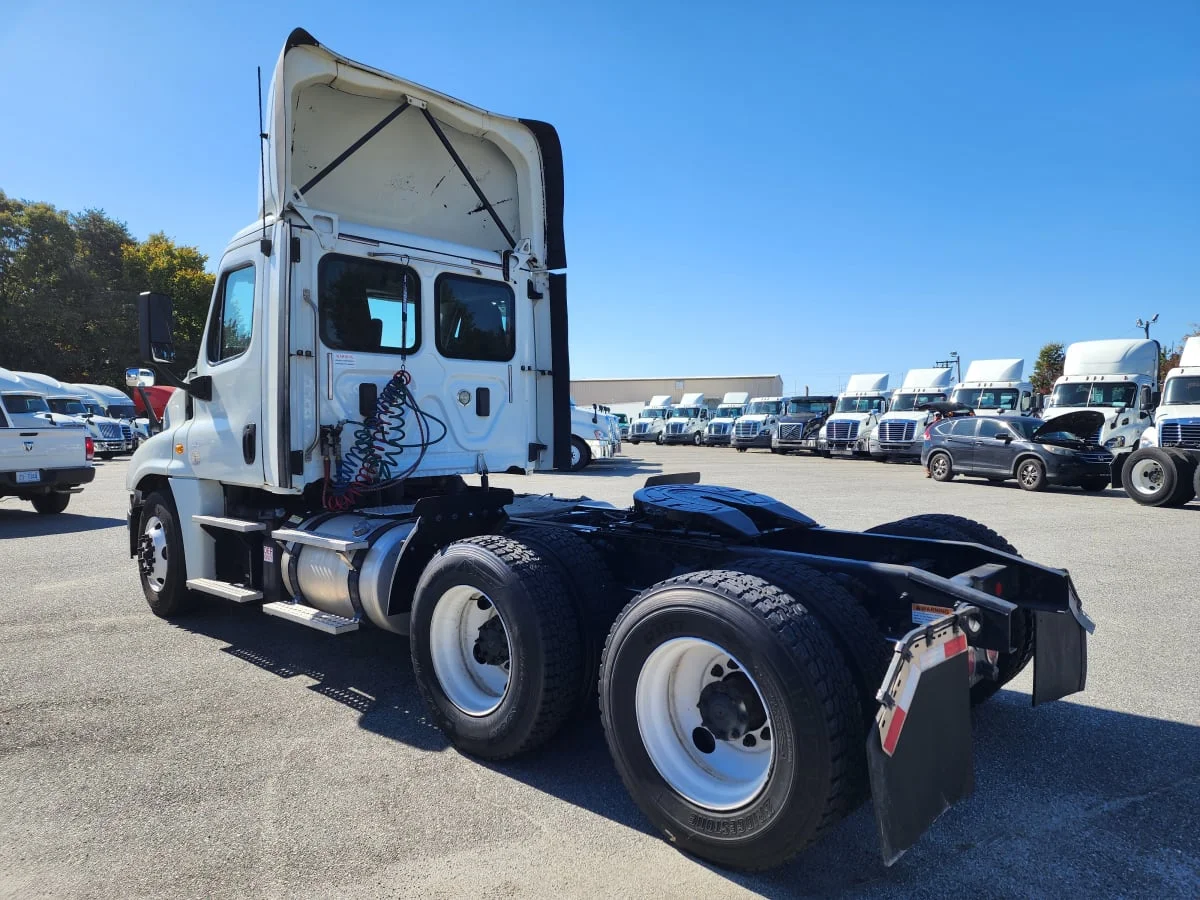2017 Freightliner Cascadia in Greensboro, NC — photo 6
