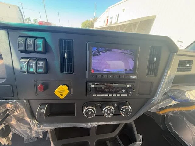 2025 Peterbilt 536 — photo 10