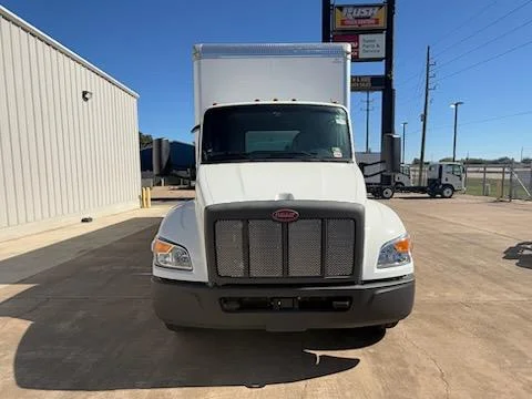 2025 Peterbilt 536 — photo 4