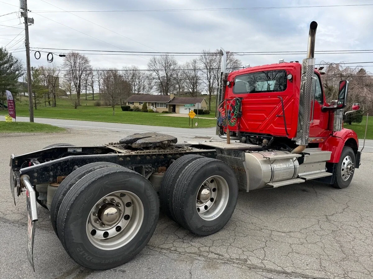 2023 International HX - image 4