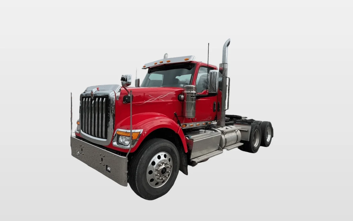 2023 International HX - image 1