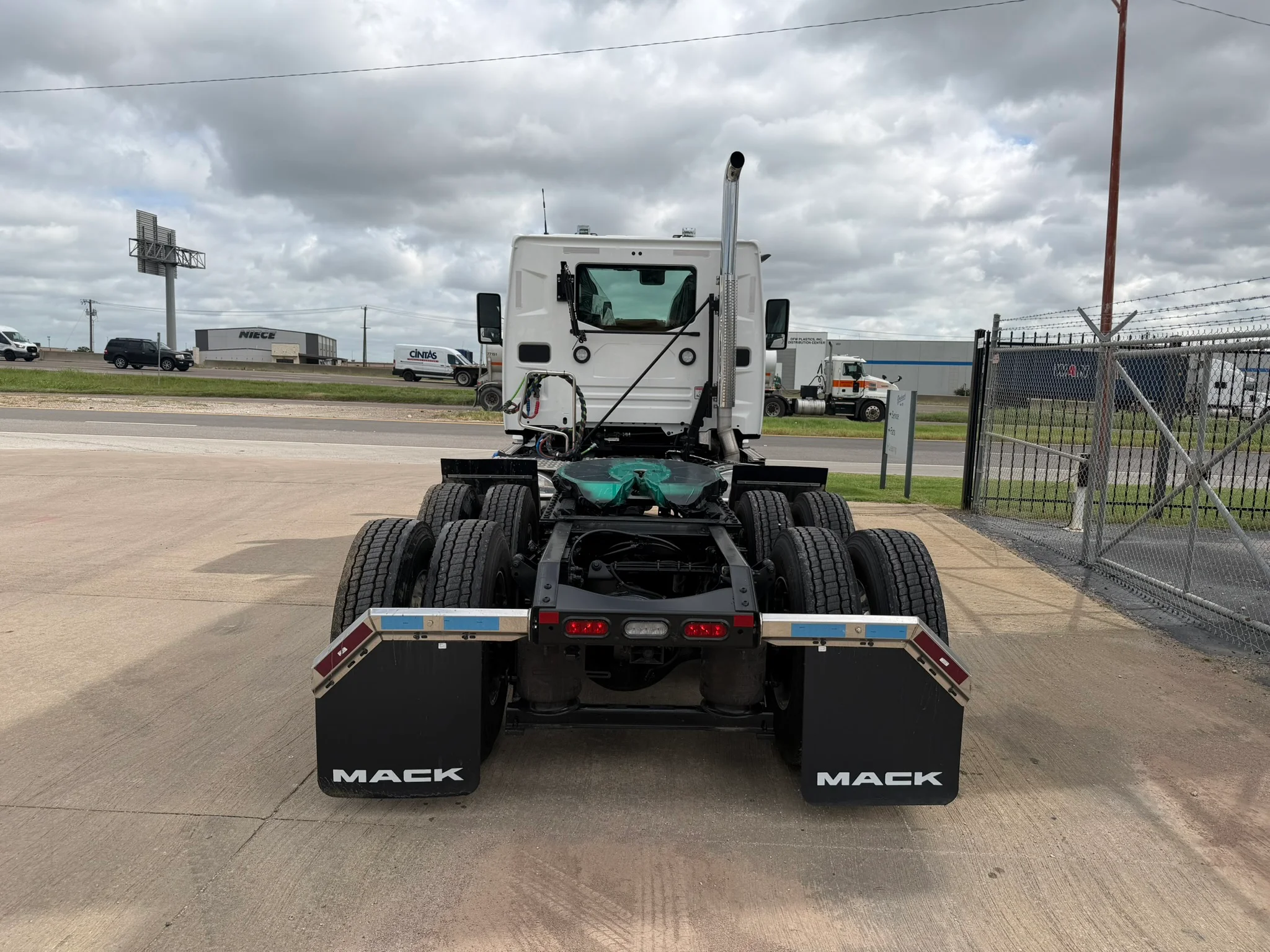 2026 Mack Anthem in Fort Worth, TX — photo 4