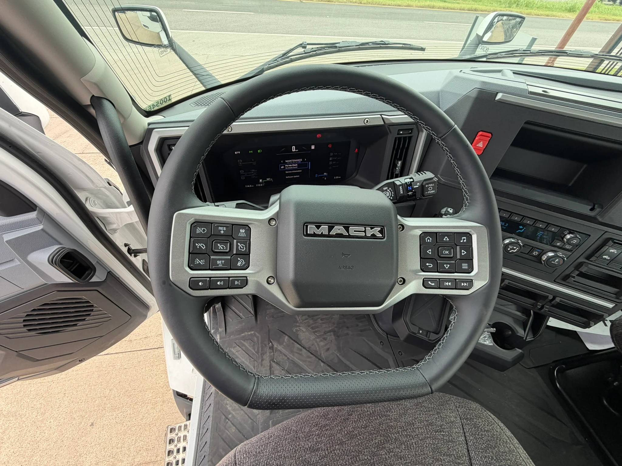 2026 Mack Anthem in Fort Worth, TX — photo 9