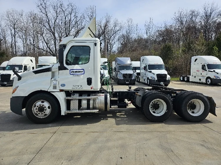2020 Freightliner Cascadia in Moberly, MO — photo 4