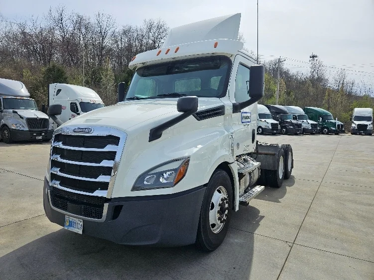 2020 Freightliner Cascadia in Moberly, MO — photo 3