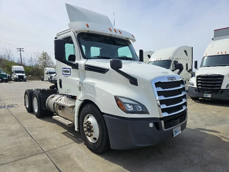 2020 Freightliner Cascadia in Moberly, MO