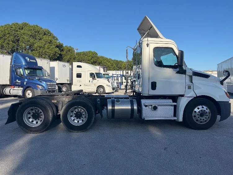 2019 Freightliner in Medley, FL — photo 8