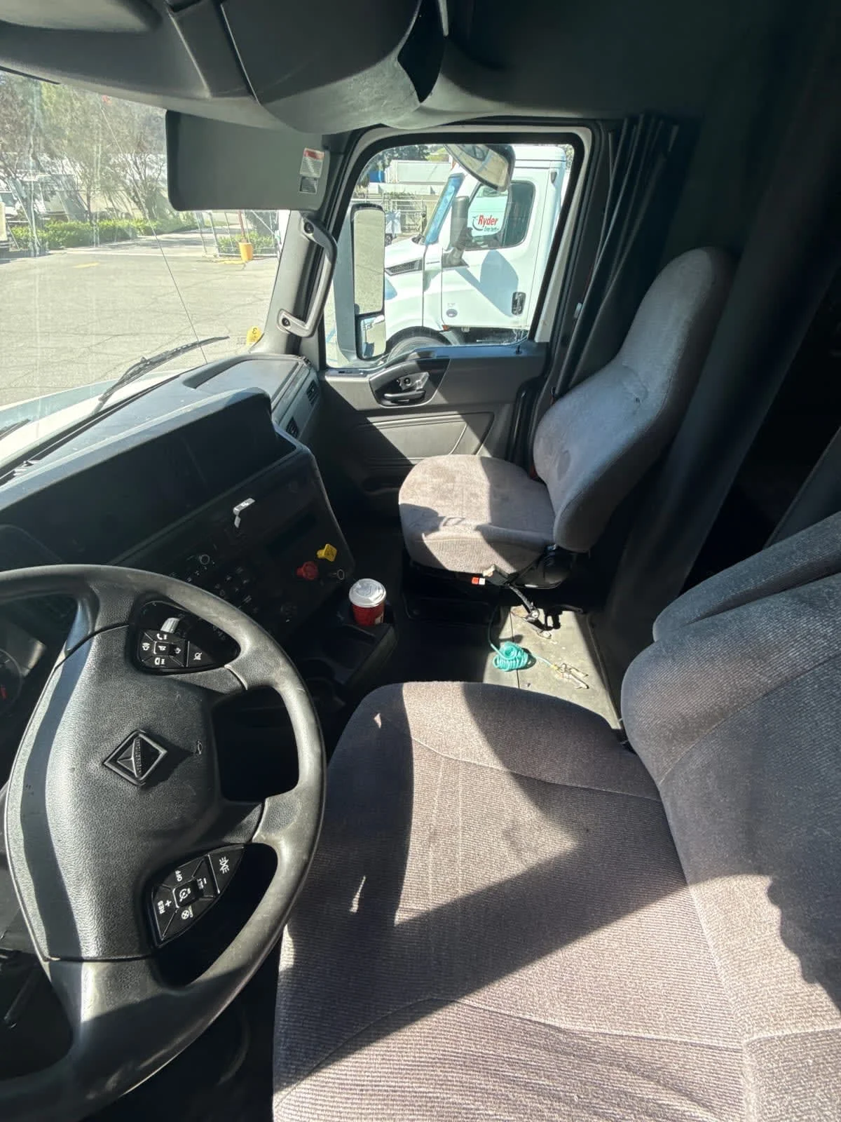 2020 International LT - image 7