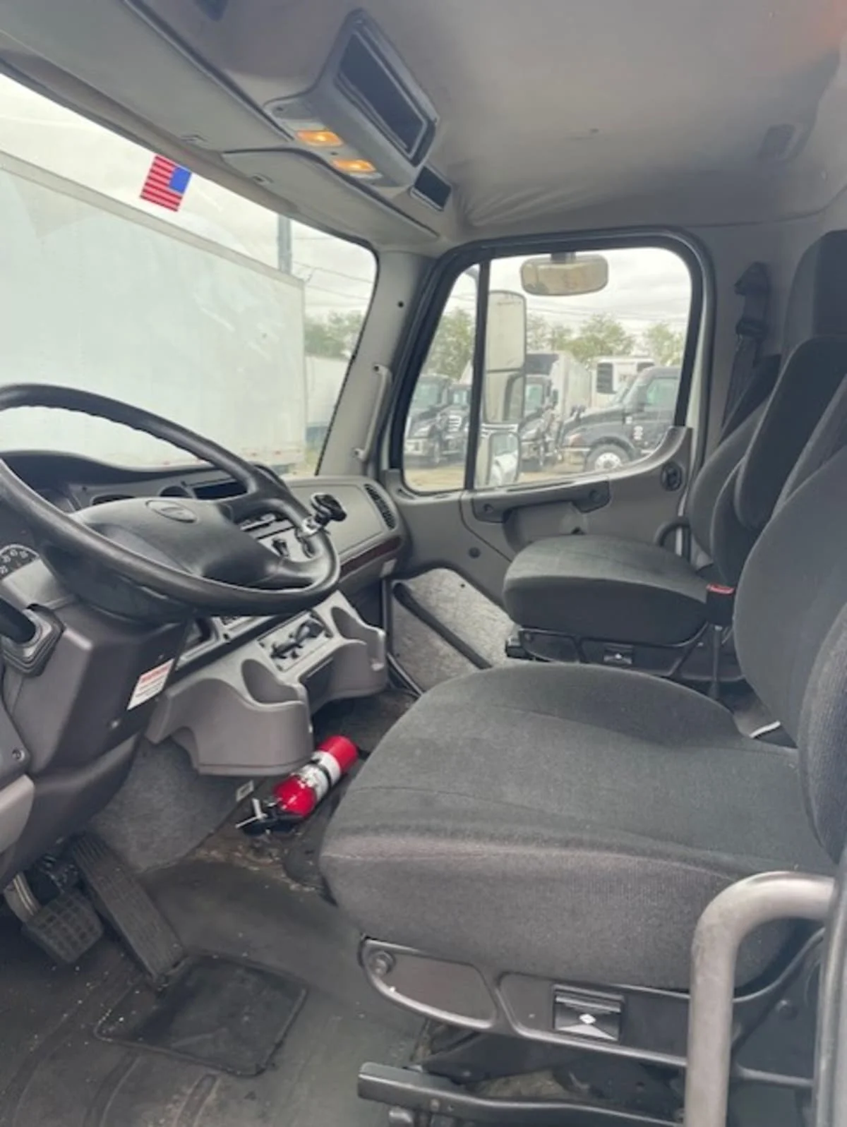 2017 Freightliner M2 106 - image 7