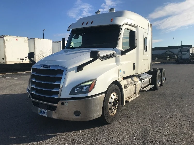 2020 Freightliner Cascadia in Evansville, IN — photo 3