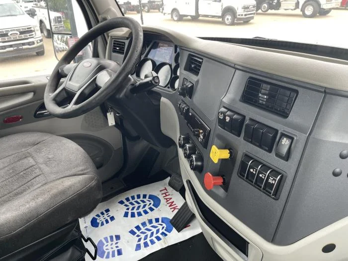 2021 Peterbilt 579 in Oklahoma City, OK — photo 18