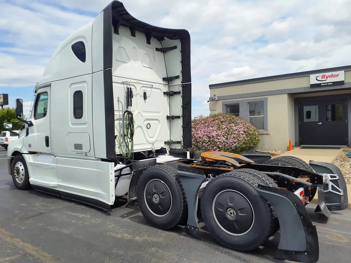 2022 Freightliner Cascadia in Altoona, IA — photo 6