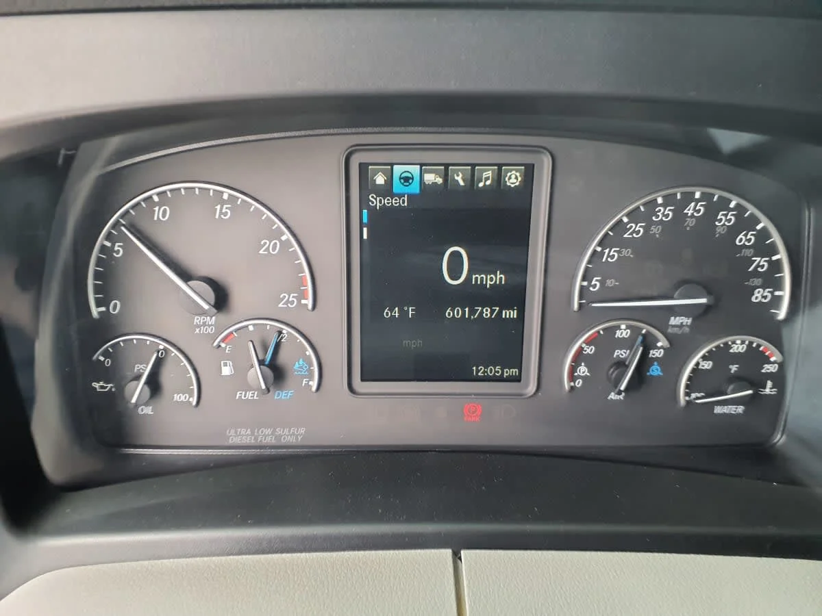 2022 Freightliner Cascadia in Altoona, IA — photo 13